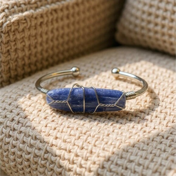 Blue Kyanite ✦ Wire Wrap Cuff ✦ 925 Silver Over Copper Raw Crystal Centerpiece - Picture 9 of 9